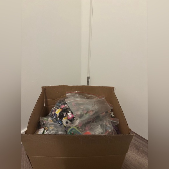 Over 2500 Croc Charms - Picture 4 of 6